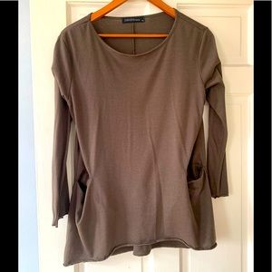 Flattering 3 quarter length sleeve cotton top, very comfortable, with pockets!